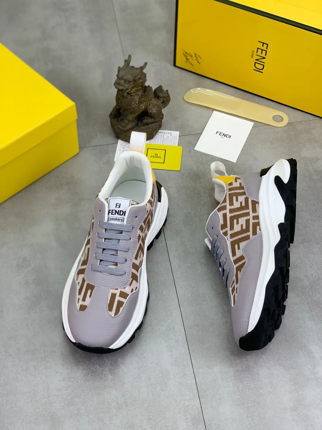 ​Men's shoes 💰P440 💰【New】Little monster 🆘 New FENDI 🕶️🕶️Simple routing effect, showing an elegant and cool driving shoe 🎬Using imported calfskin + first-layer pigskin lining🐂Excellent material🎬Detailed workmanship 🤗Comfortable foot feel➰➰. ​Pair it with any outfit to show your taste and temperament, low-key luxury ♻️Design ​simple and elegant ​noble and fashionable 🍃​Very loved and favored by trendy men 💓❤️Size: 38-44 (45 customized) 3️⃣ colors available